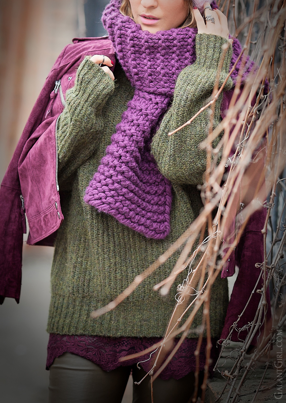 chunky purple scarf, galant girl,