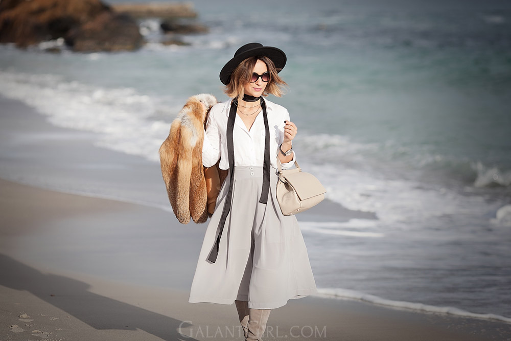 skinny scarf, grey culottes, coccinelle bag and round sunglasses for winter outfit ideas by fashion blogger Galant Girl
