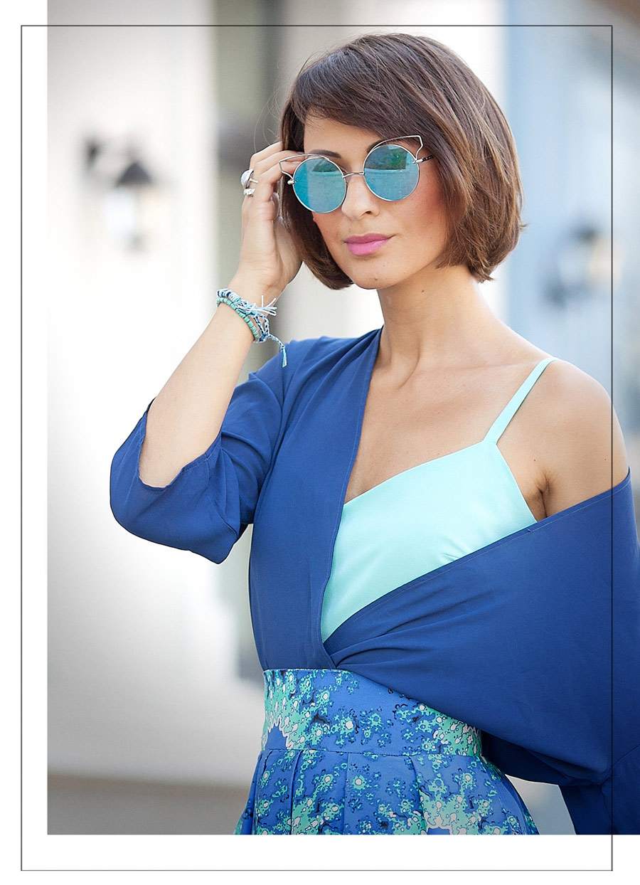 blue-mirrored-sunglasses