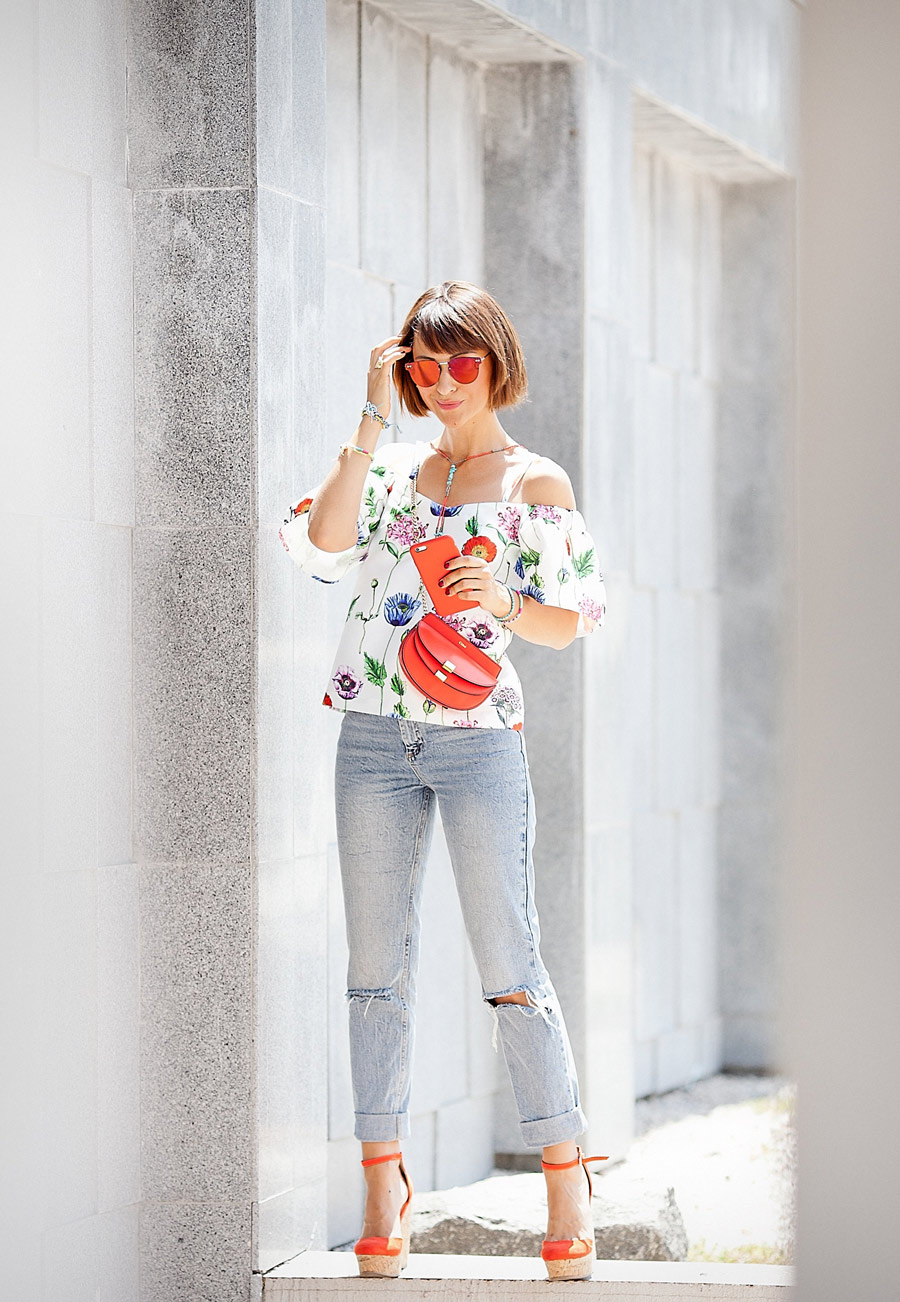 mom jeans and floral cold shoulder top with floral prints 