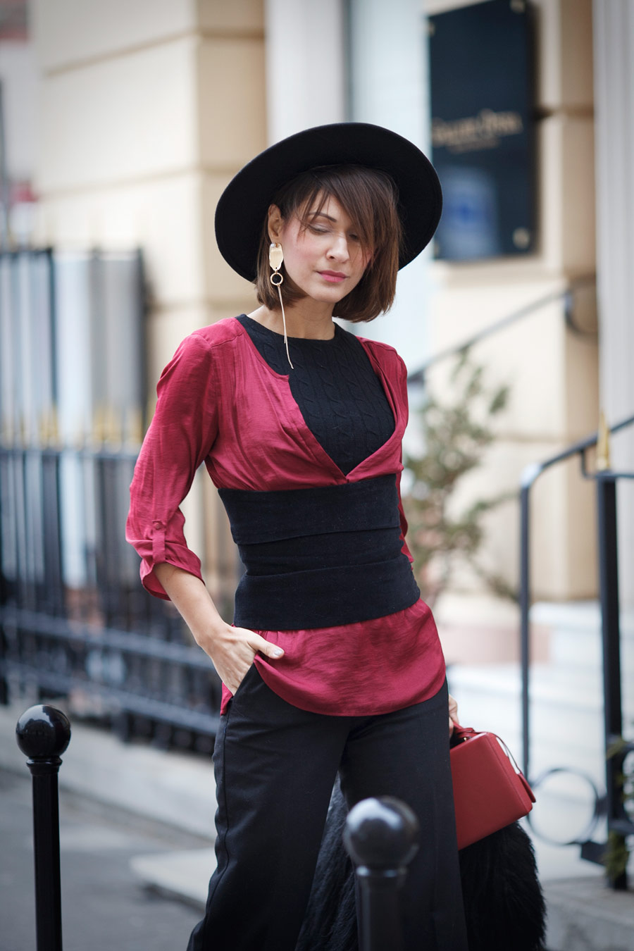 the corset trend, corset street style ideas, corset outfit, mono earring trend, 