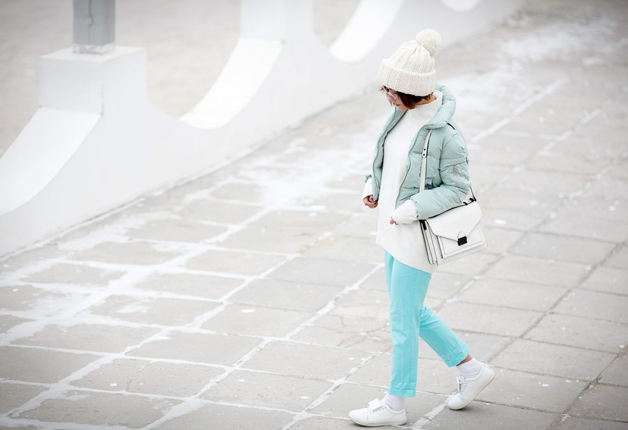 puffer jacket, down jacket, puff jacket, mint outfit, how to wear mint color in fashion, sneakers outfits, winter outfits, cold weather outfits, 
