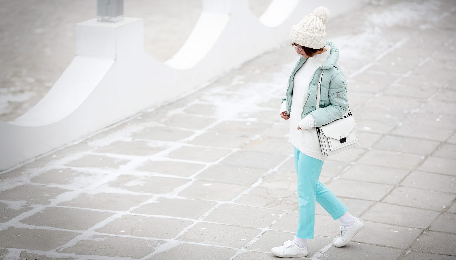 puffer jacket, down jacket, puff jacket, mint outfit, how to wear mint color in fashion, sneakers outfits, winter outfits, cold weather outfits,